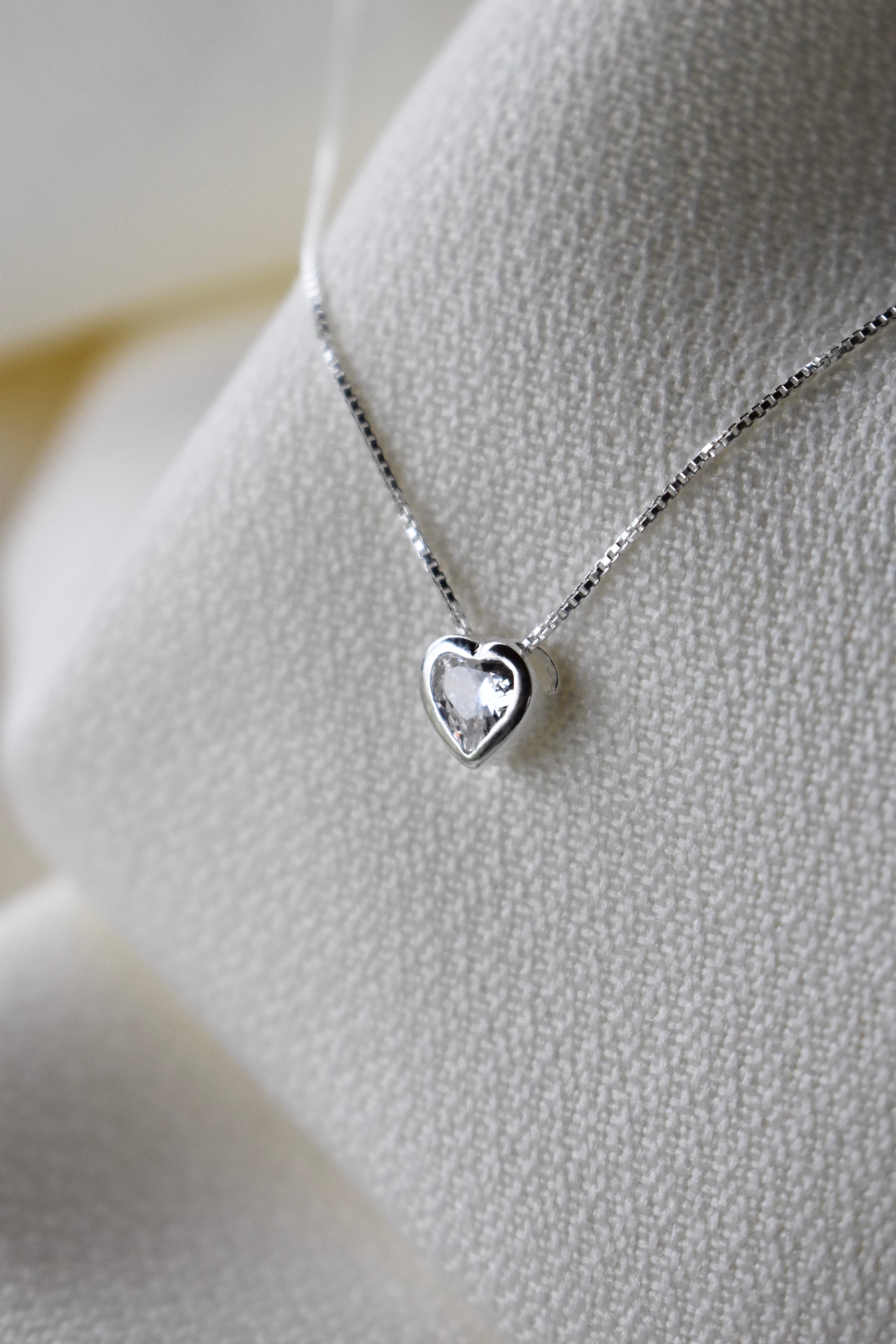 Collar Punto de luz Corazón